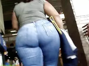 Masażystka prasuje m ...