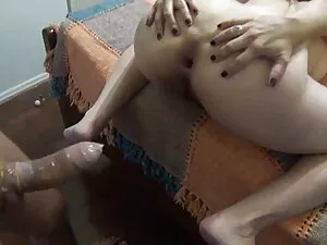 Włożył go do bagażni ...