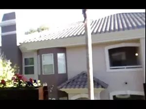 Blondynka wkłada wał ...