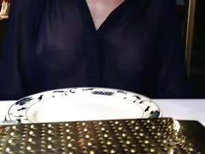 Mężczyzna z dużym wi ...