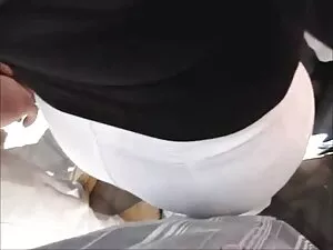 Dwie osoby czekają,  ...