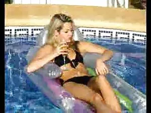 Facet z tatuażem, ki ...