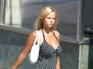 Kobiety czerwony skó ...