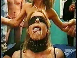 Grupa dziewcząt na z ...