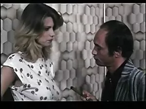 Atrakcyjny łysy mężc ...